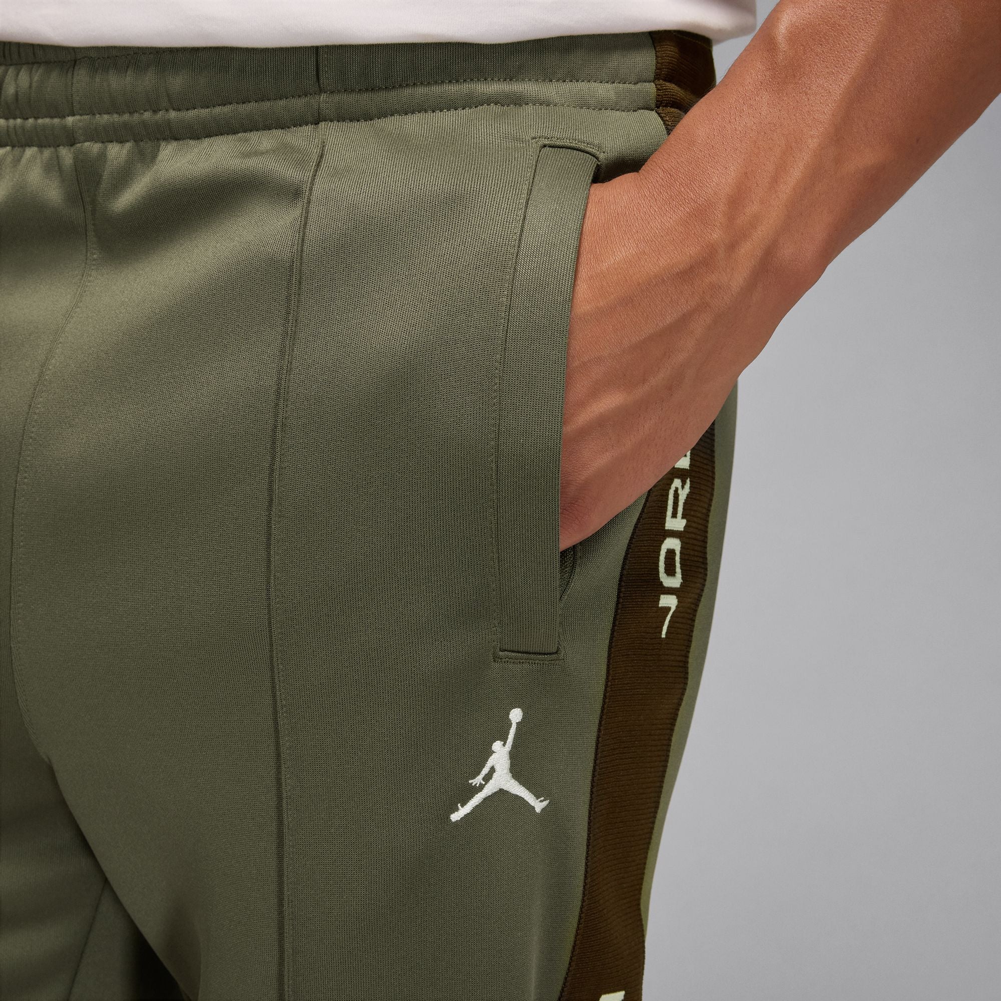 M Jordan Essentials HF9341-222 - Image 4