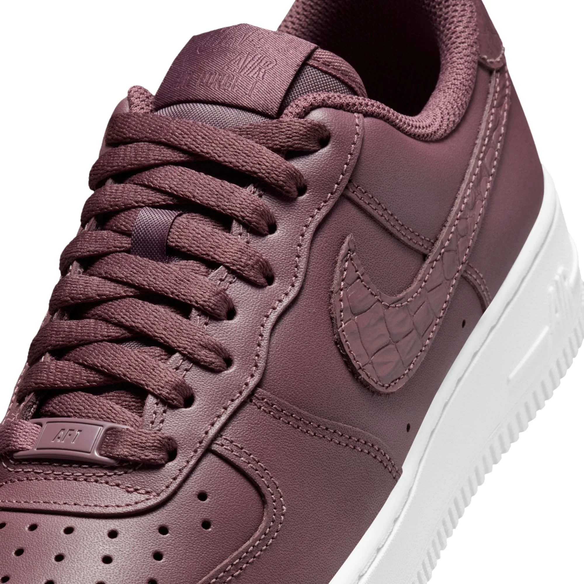 W Nike Air Force 1 '07 SE IO4837-500 - Image 10