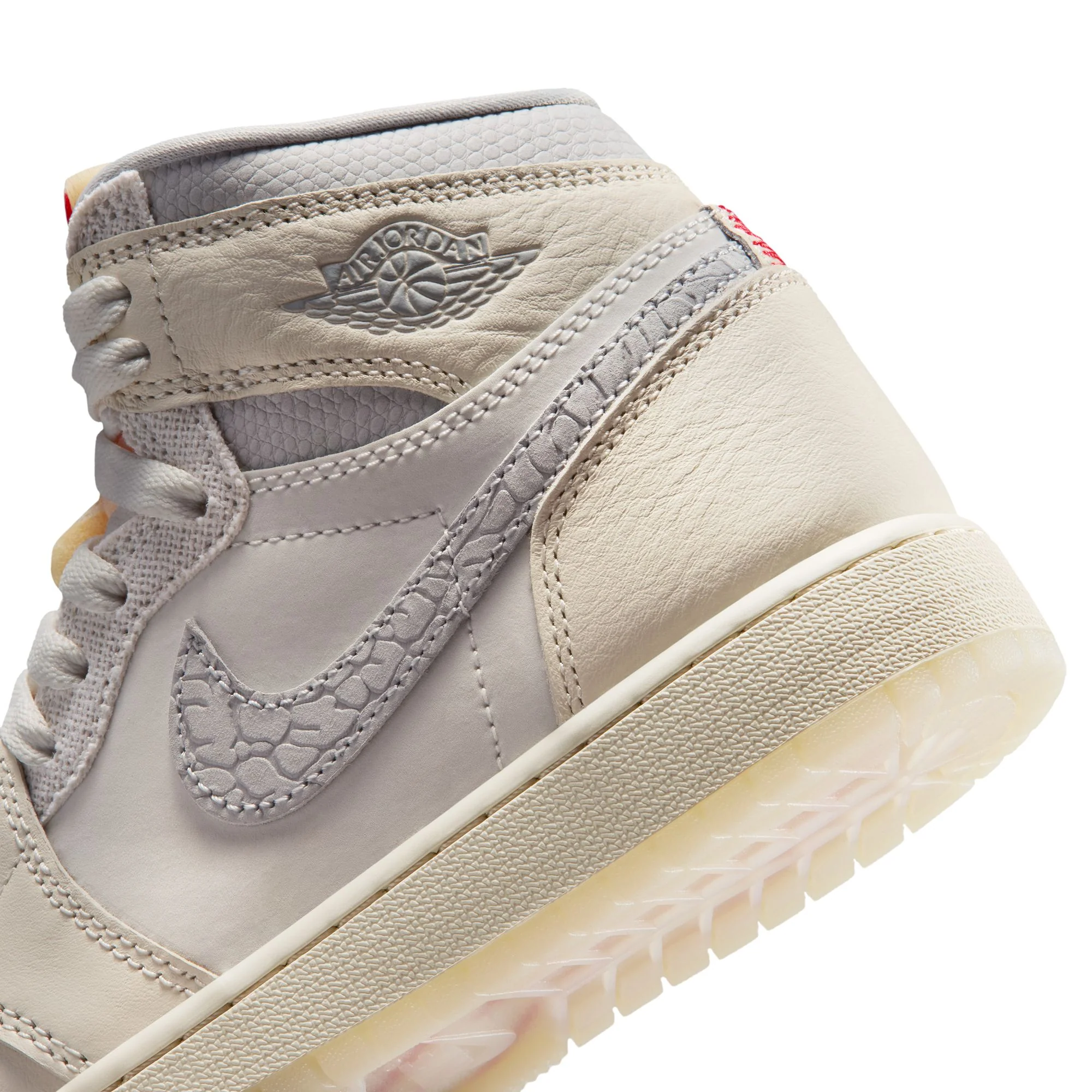 Y AIR JORDAN 1 RETRO HIGH OG GS IH4281-100 - Image 10