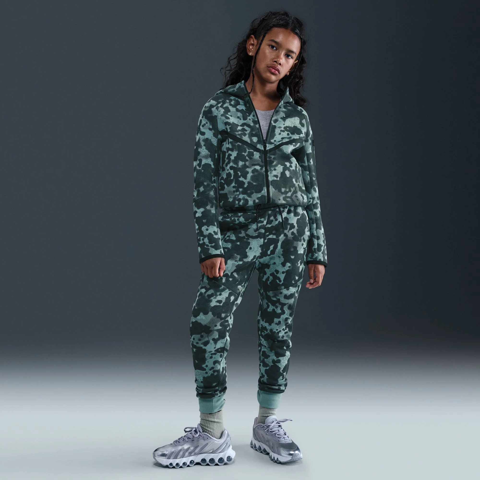 Y Nike Tech HQ8891-017 - Image 7