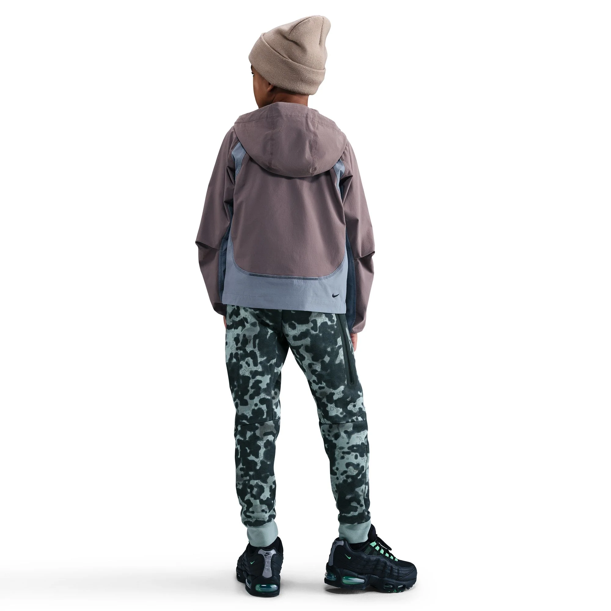 Y Nike Tech HQ8901-017 - Image 2