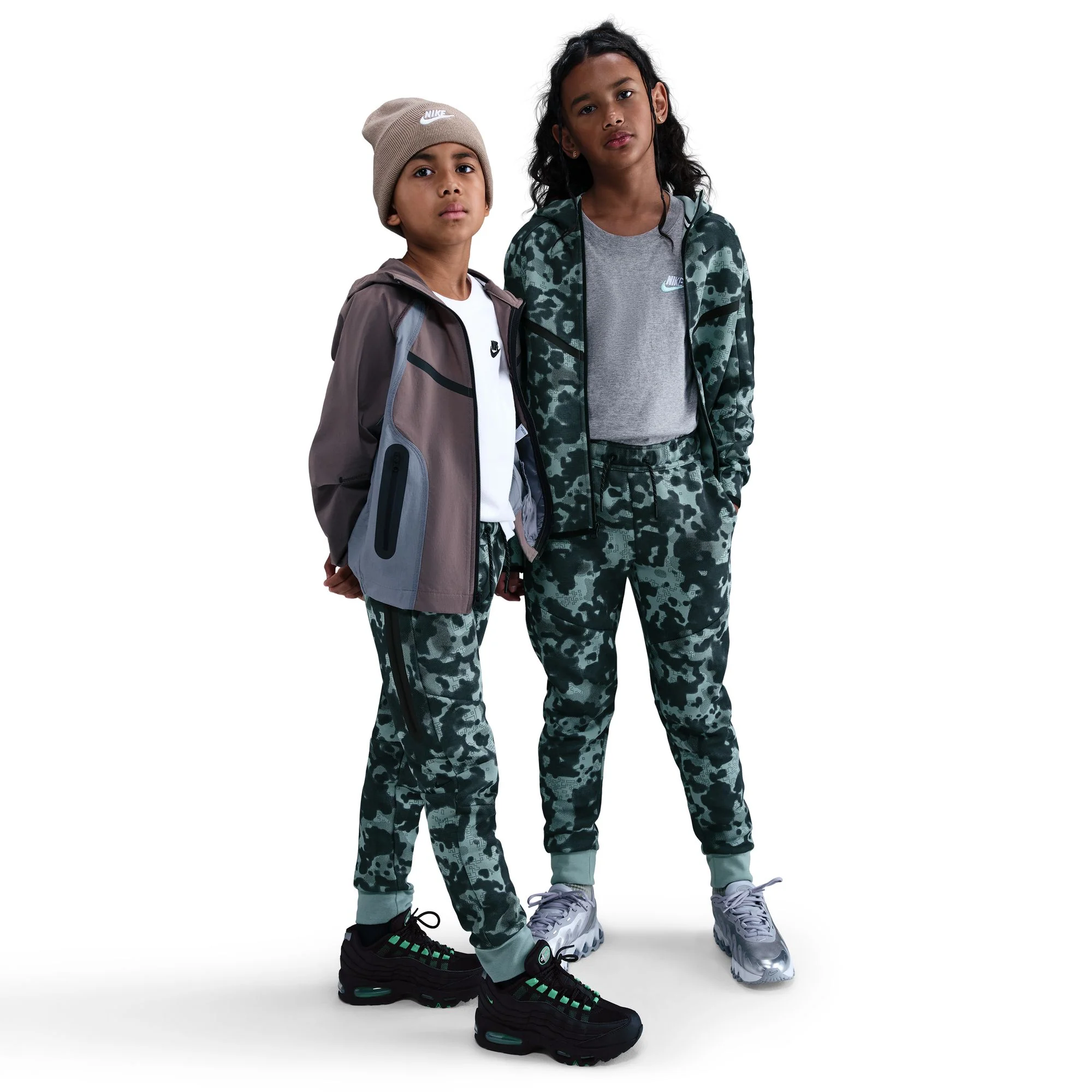 Y Nike Tech HQ8901-017 - Image 3