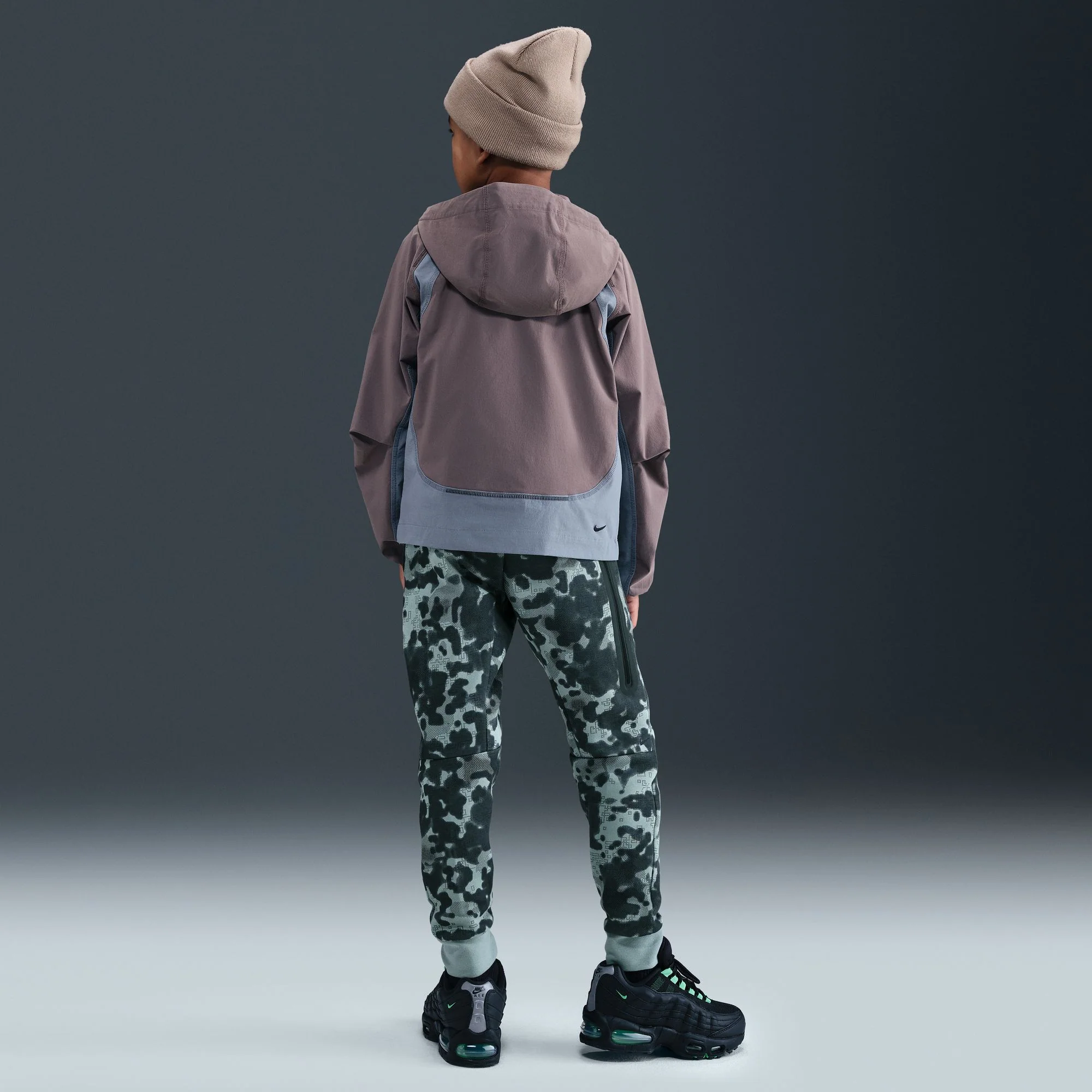 Y Nike Tech HQ8901-017 - Image 6